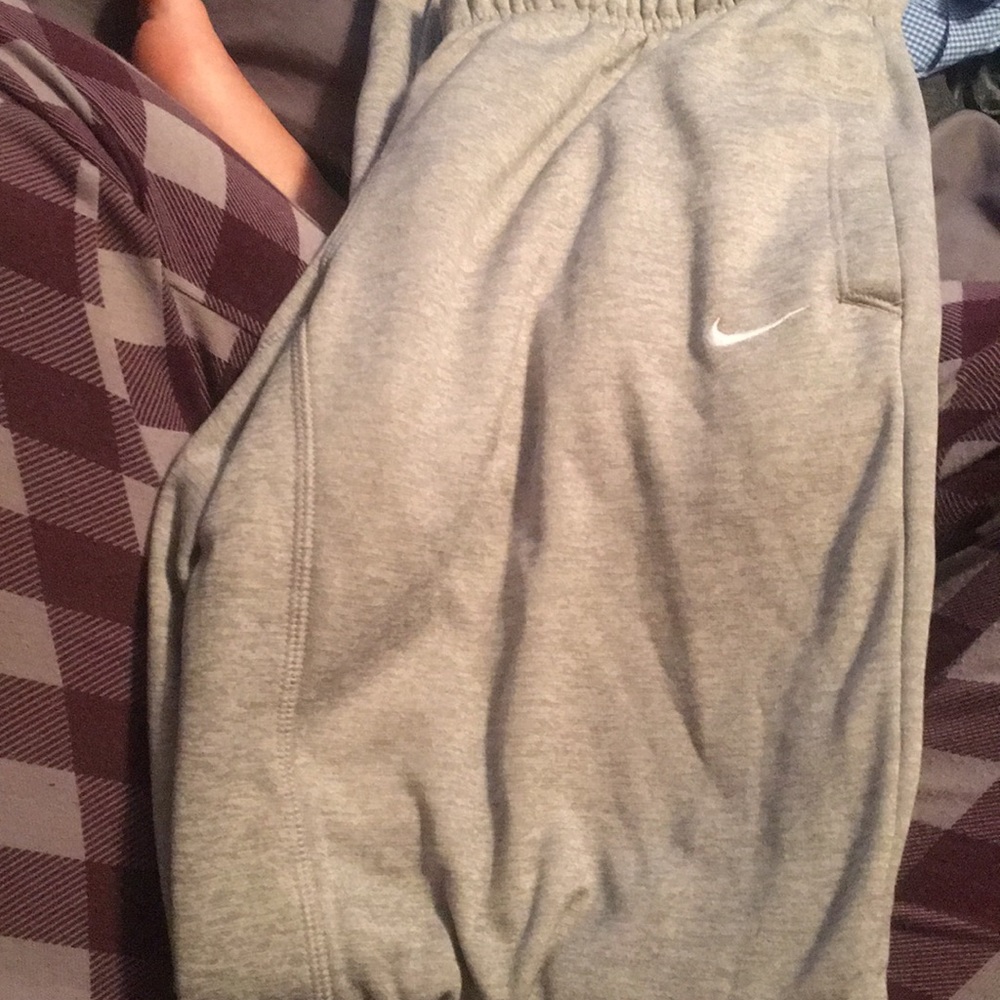 gray NIKE sweatpants